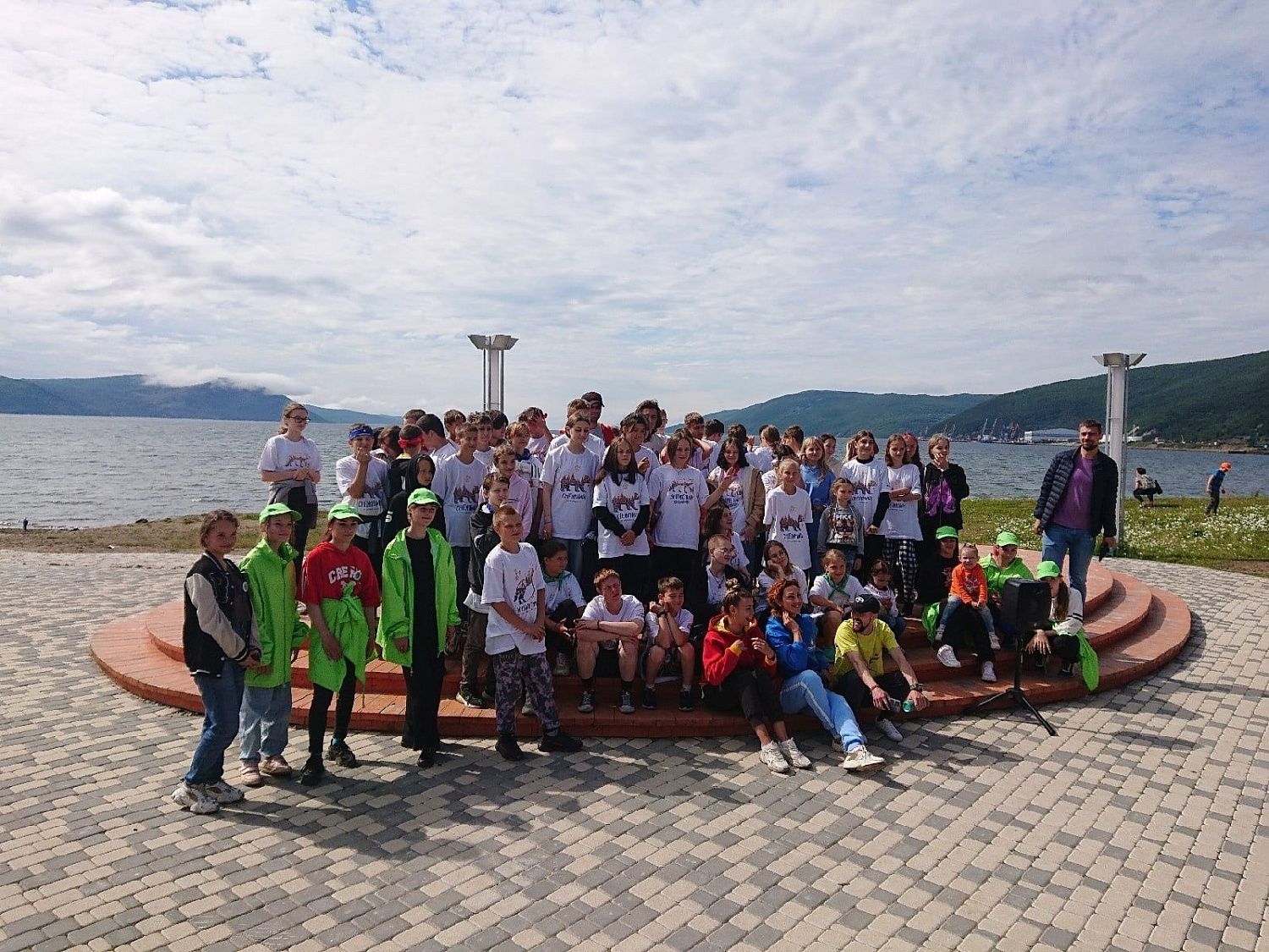 Новый экологический праздник по проекту финалиста Водного конкурса-2022 собрал сотни магаданцев на берегу Охотского моря
